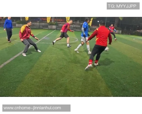 中国男篮红队与蓝队激战正酣展现青春风采与团队精神